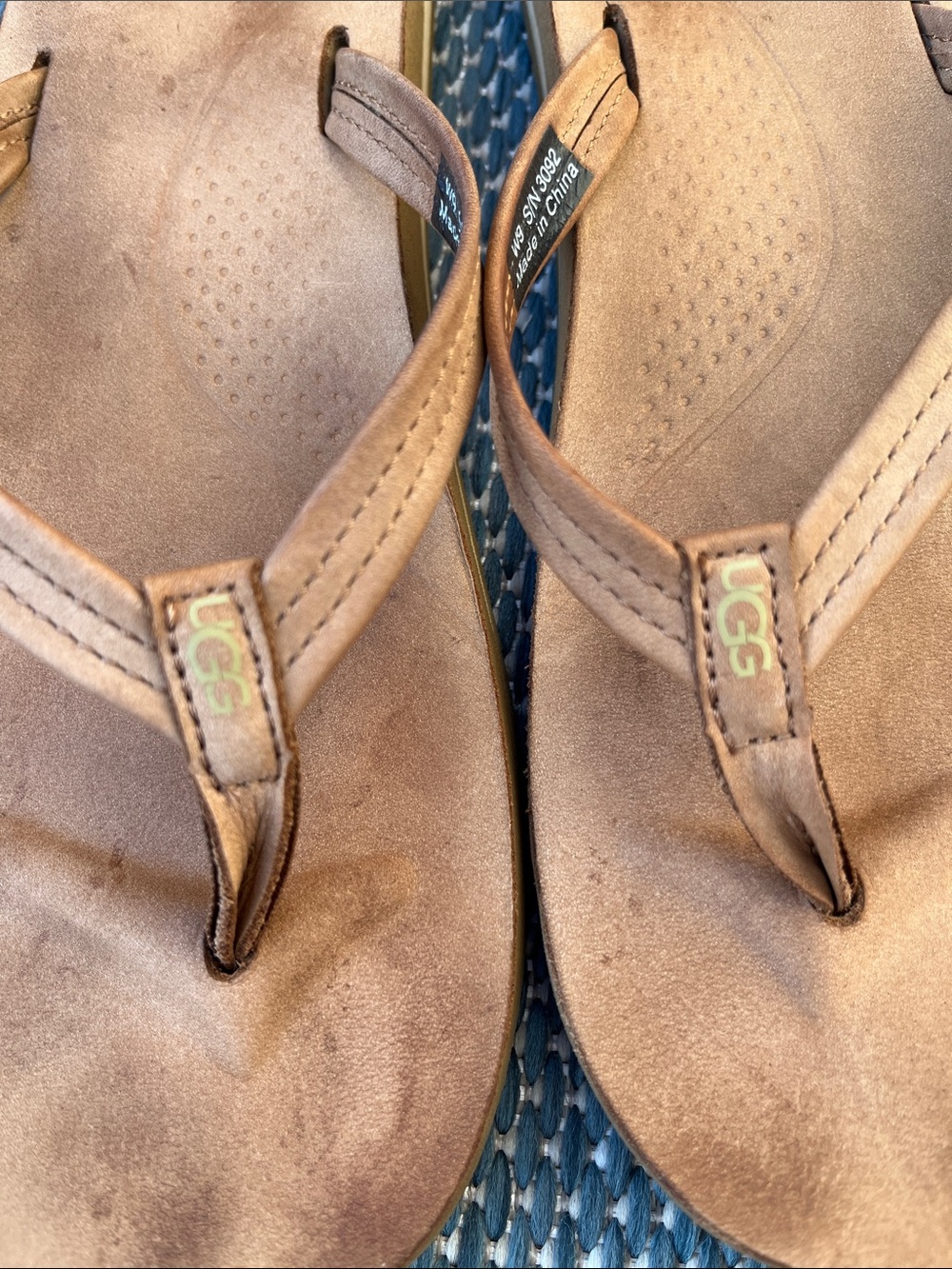 UGG Brown Leather Flip Flop Sandals Size 9 - Picture 2 of 4